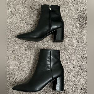 Used Steve Madden Nadalie bootie - black
